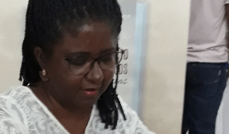 Escritora brasileira diz que arte é instrumento vital no combate à violência de género na Cidade da Praia
